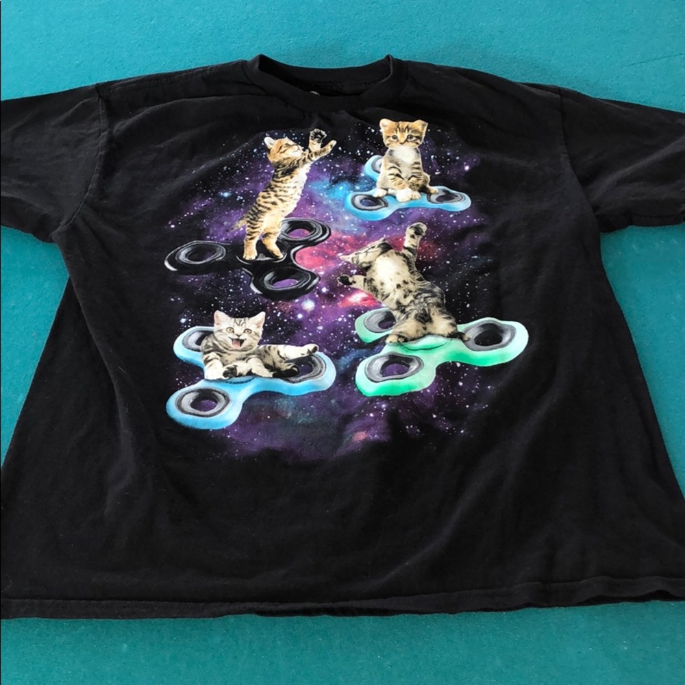 Black fidget spinner cat T-shirt🥨